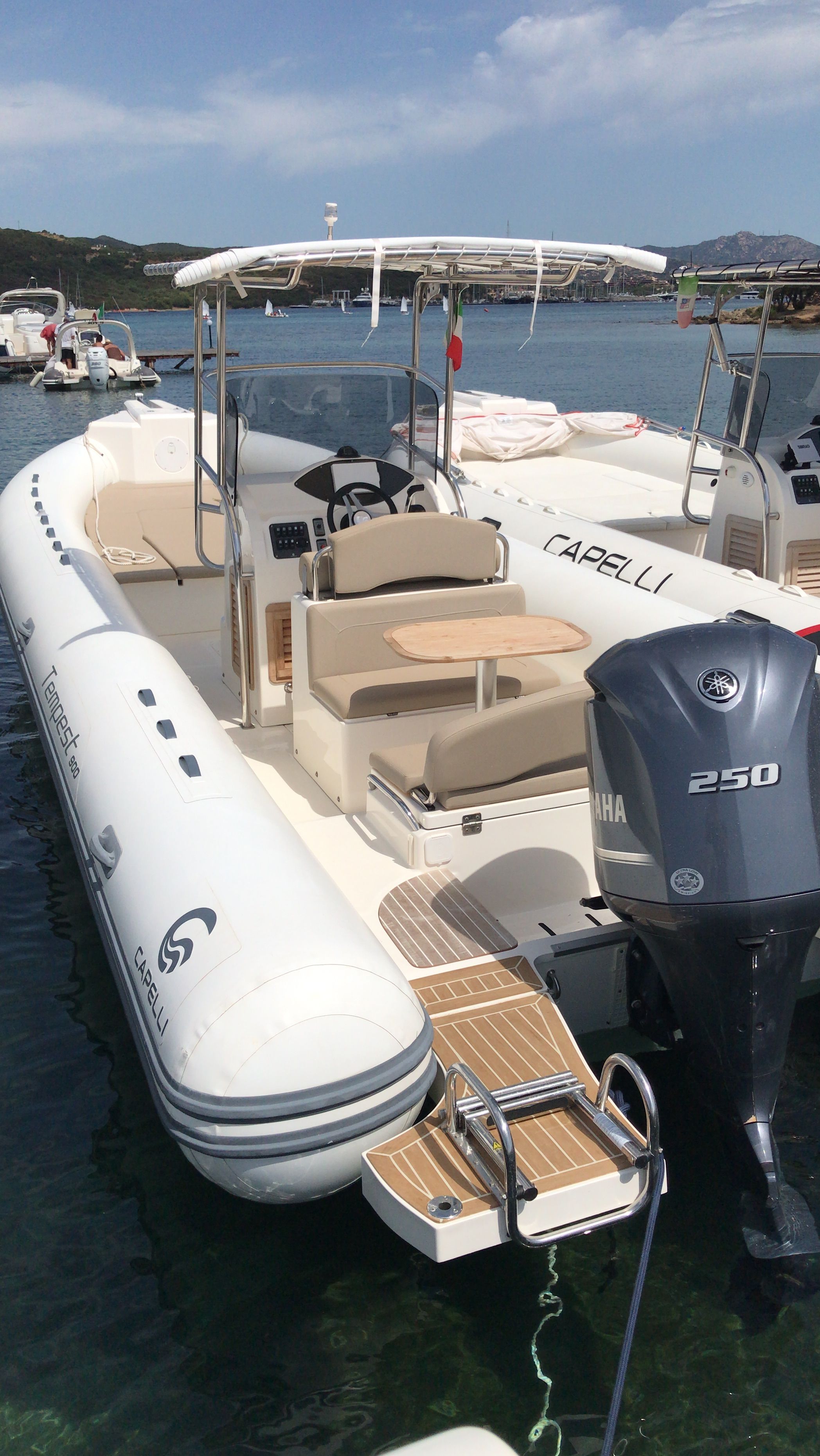 Capelli Tempest 900 | Maxi Rib