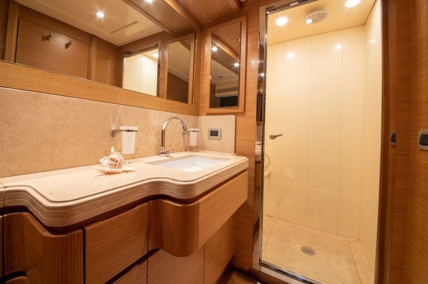 Ferretti 98 | Funda D