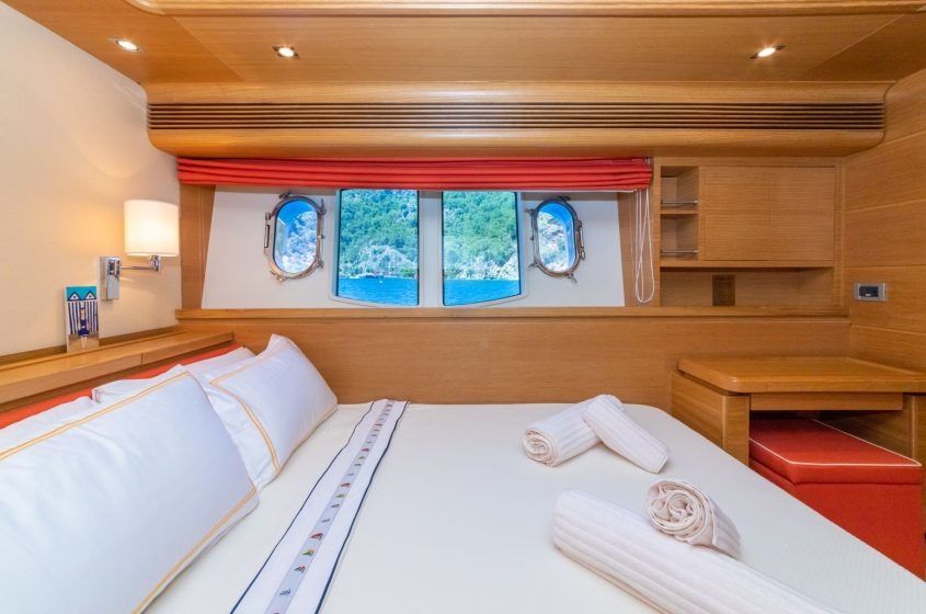 Ferretti 98 | Funda D