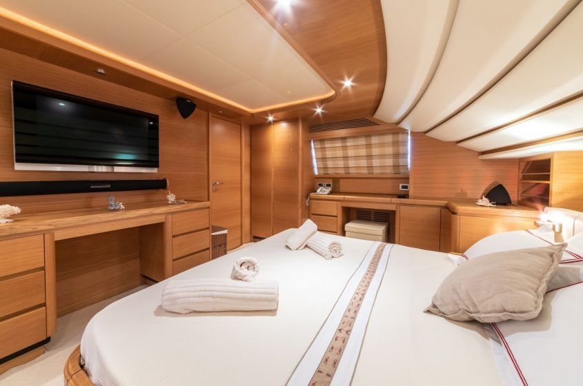 Ferretti 98 | Funda D