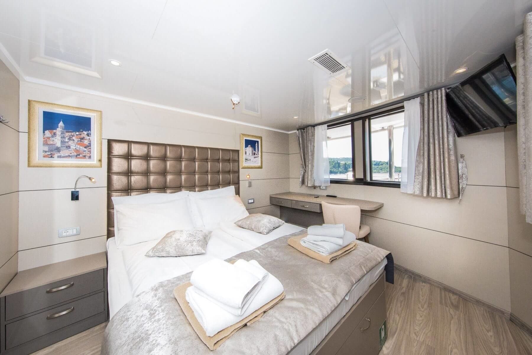 Motor Sailer 158 | Ambassador