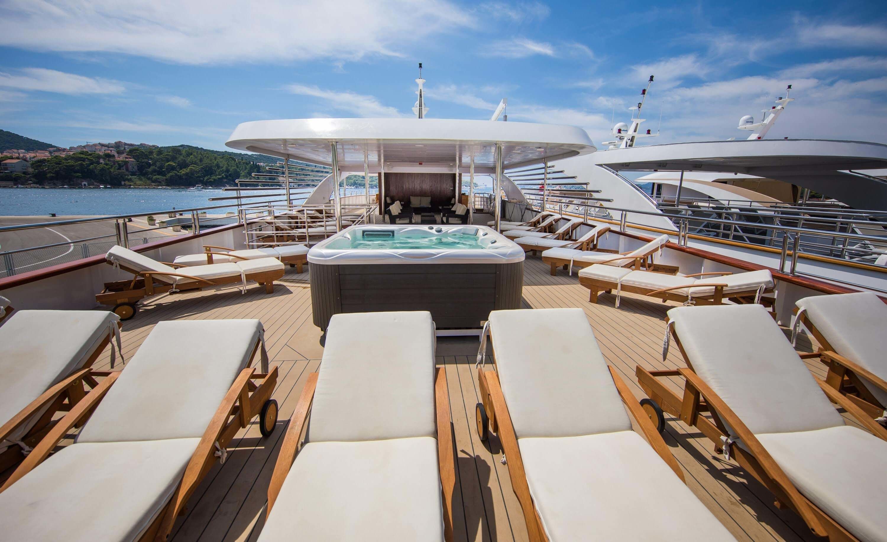 Motor Sailer 158 | Ambassador