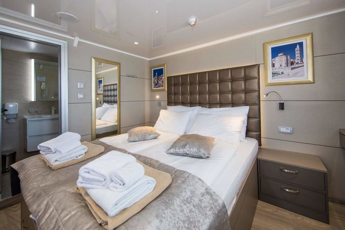 Motor Sailer 158 | Ambassador