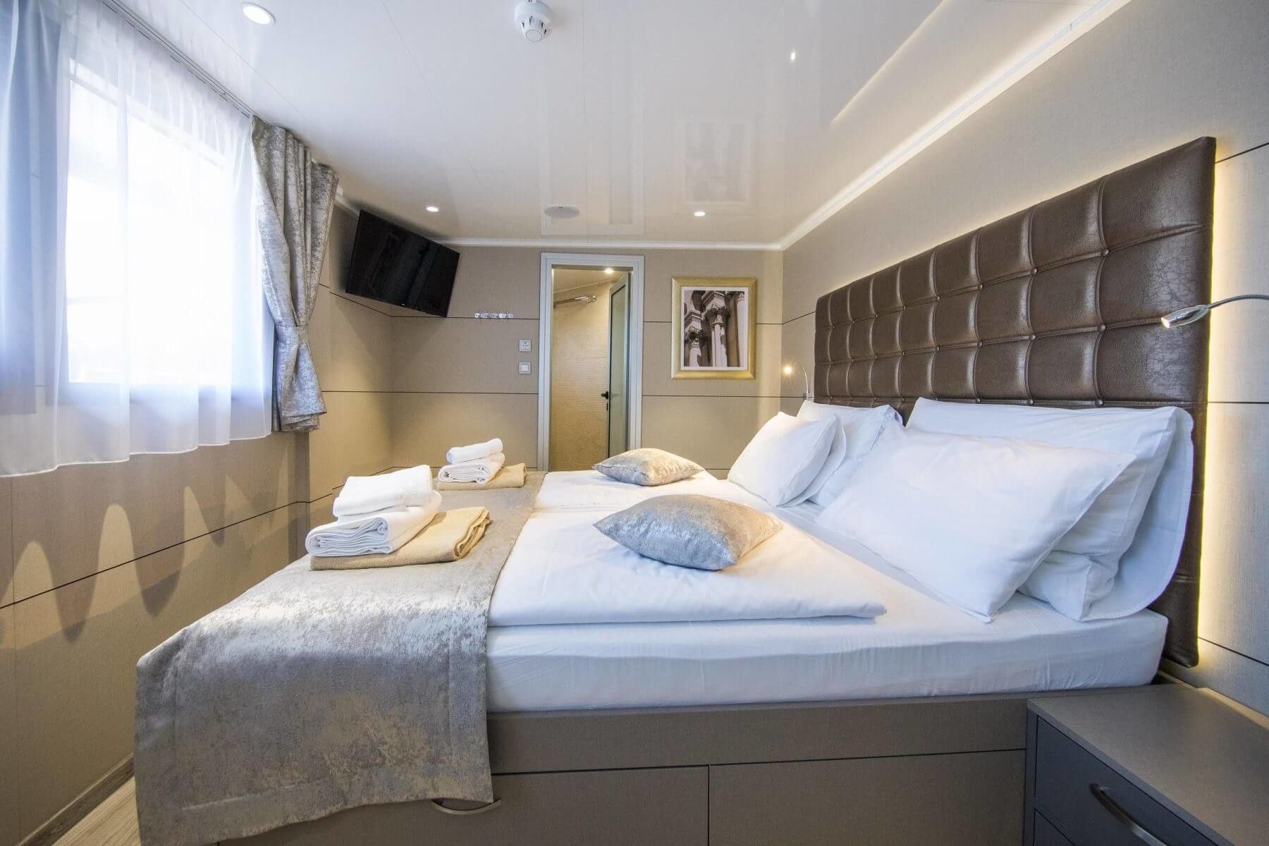 Motor Sailer 158 | Ambassador