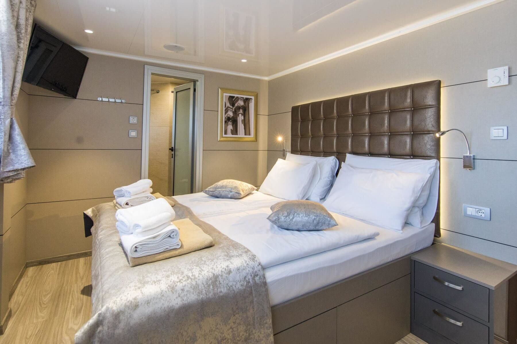 Motor Sailer 158 | Ambassador