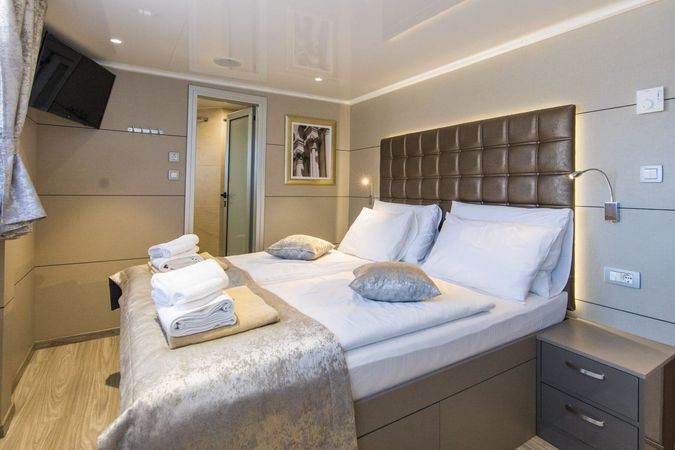 Motor Sailer 158 | Ambassador