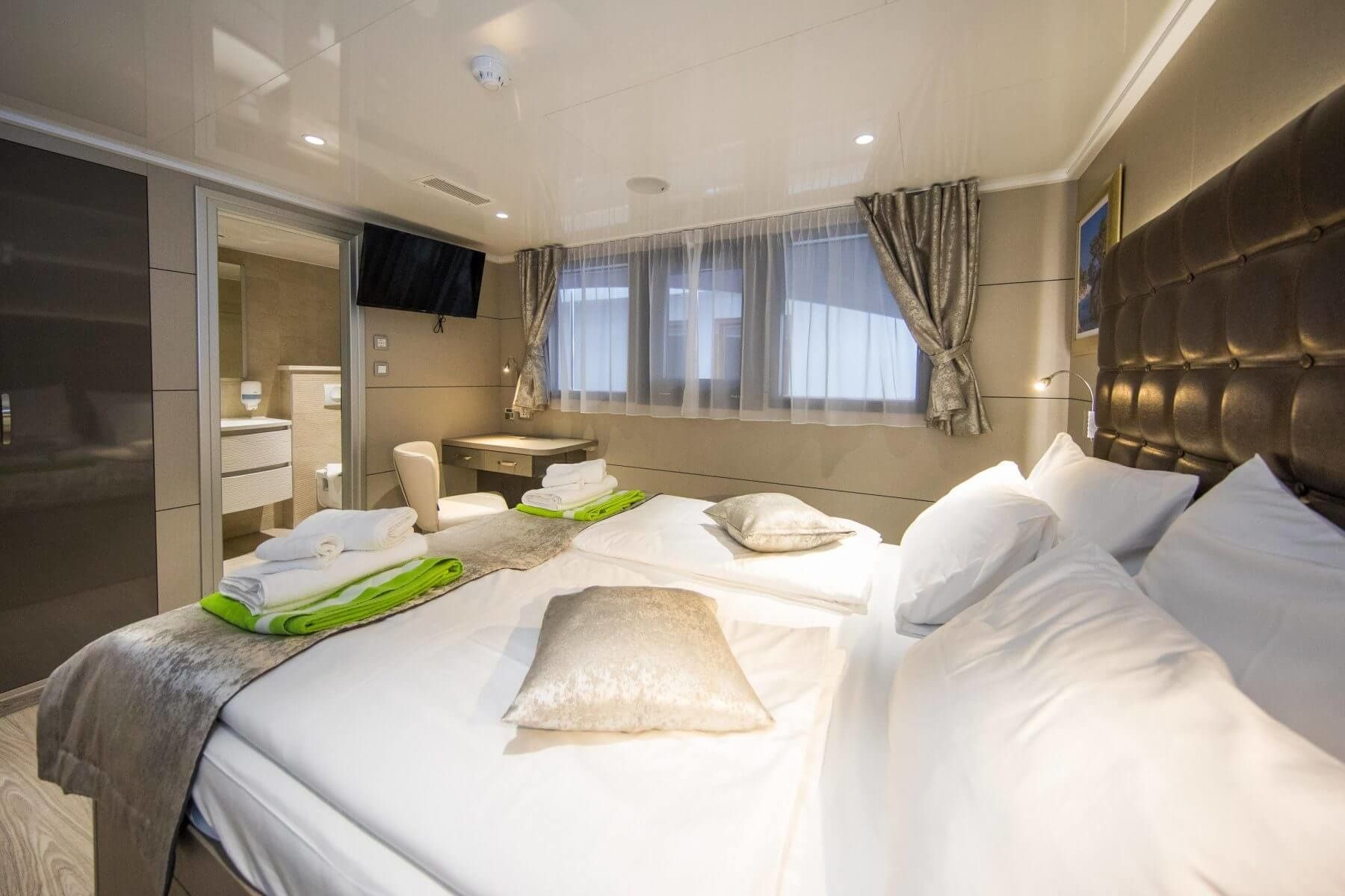 Motor Sailer 158 | Ambassador