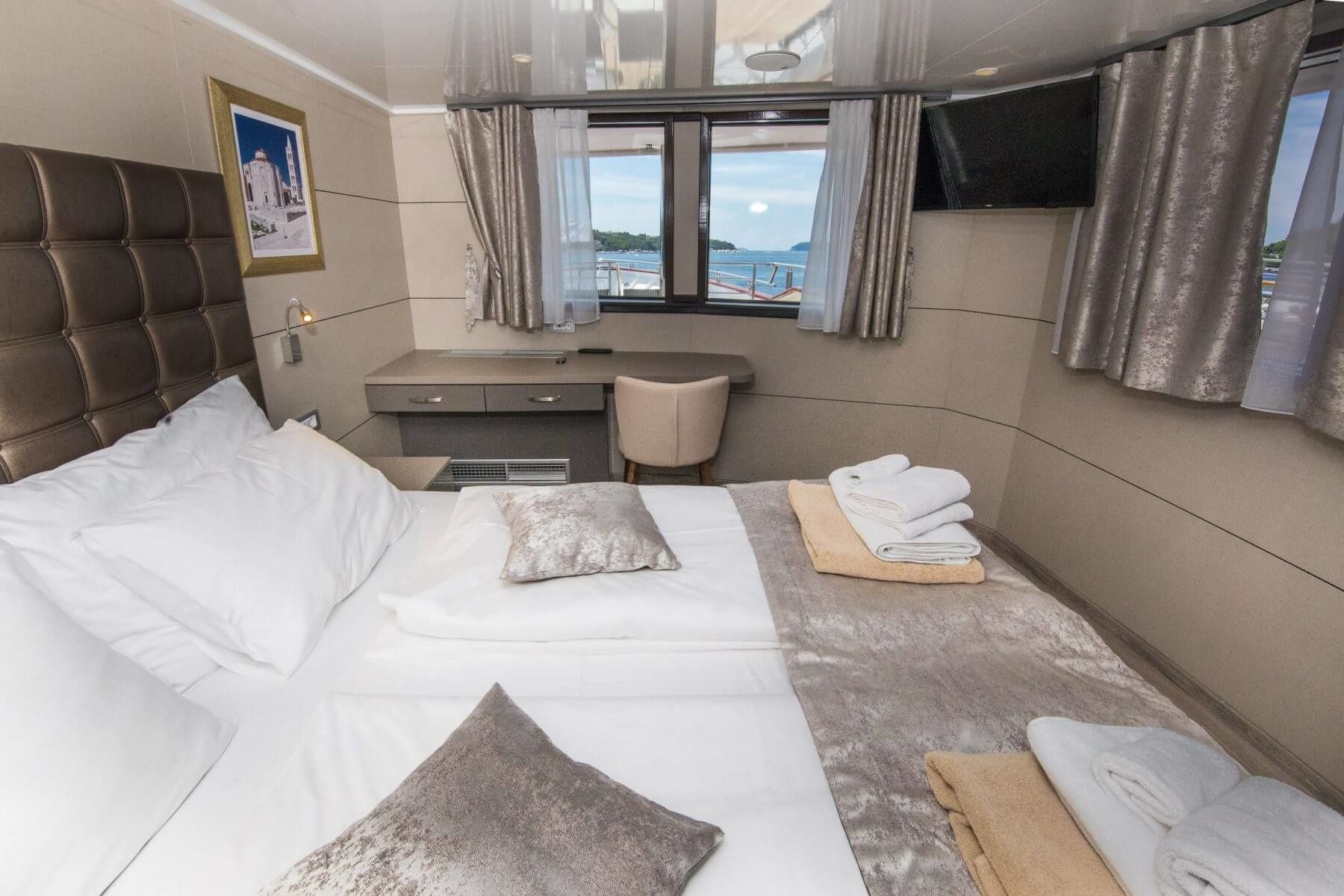 Motor Sailer 158 | Ambassador