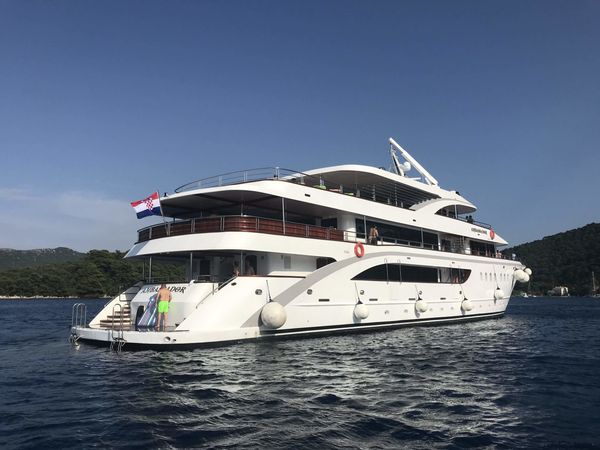 Motor Sailer 158 | Ambassador