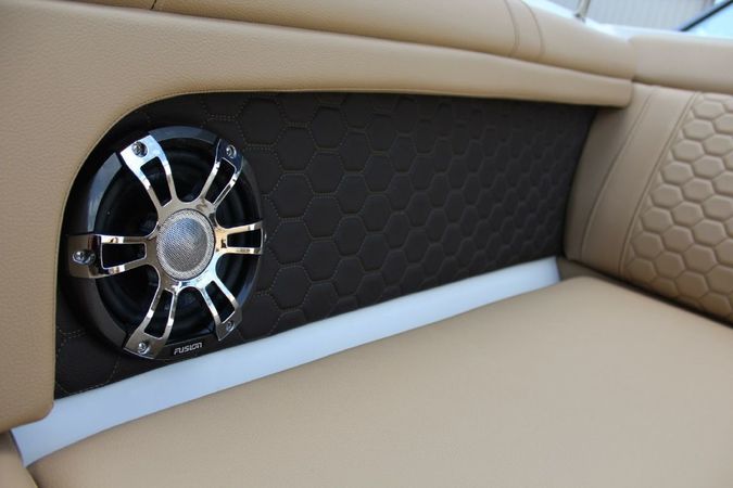 Sea Ray SDX 270 | Happy Hours