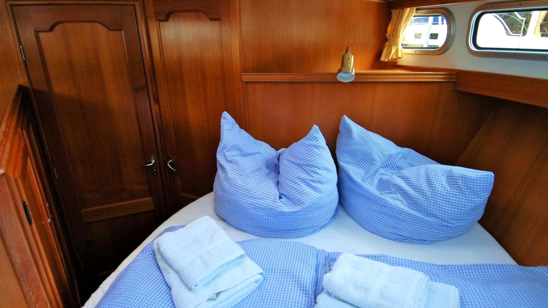 Pedro Skiron 35 | Sophie