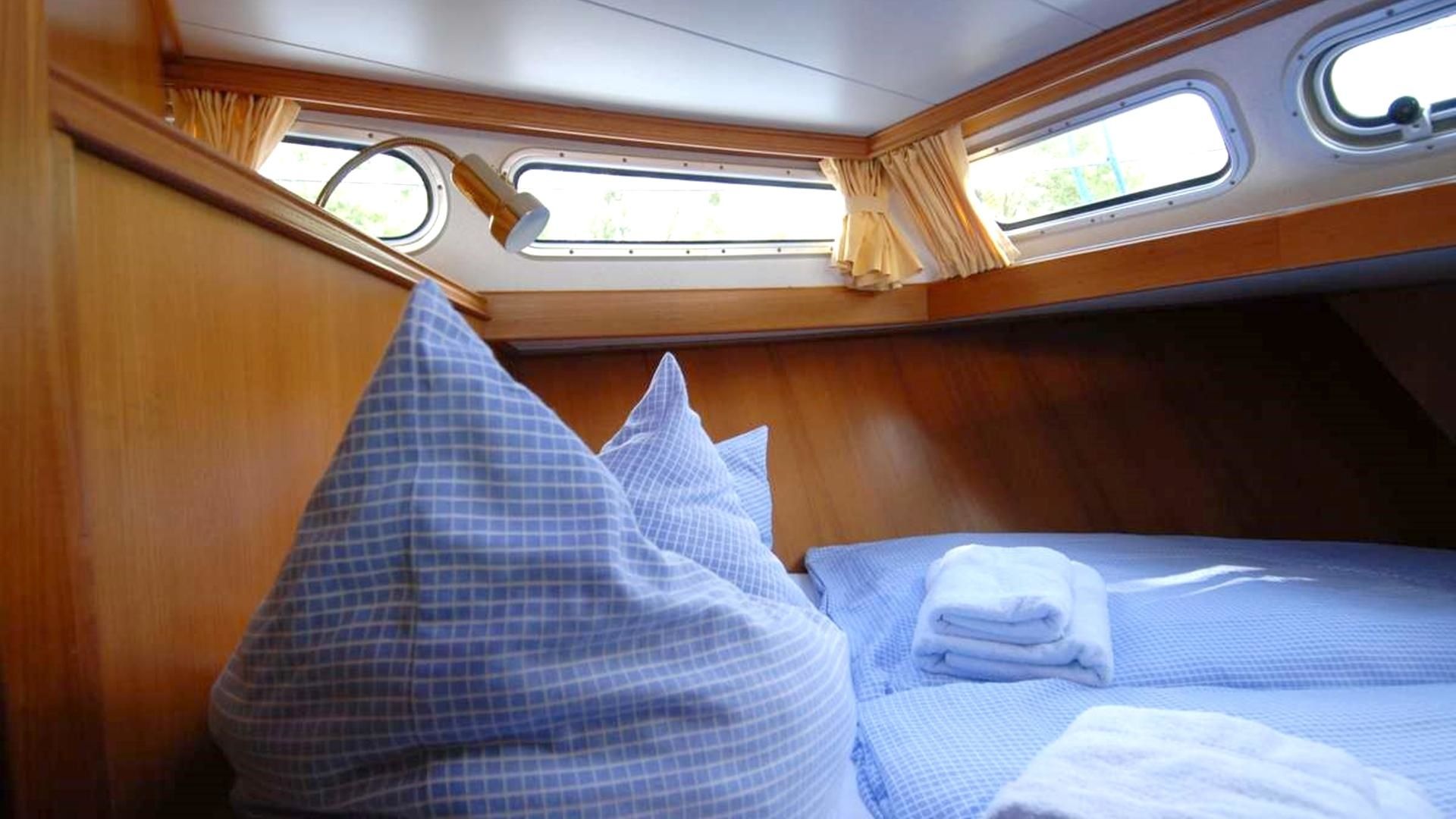 Pedro Skiron 35 | Sophie