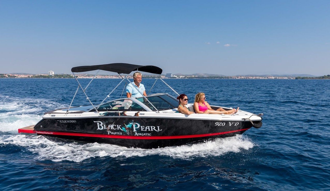 Four Winns 210 Horizon | Black Pearl