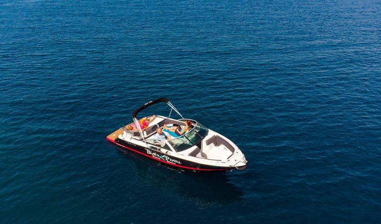 Four Winns 210 Horizon | Black Pearl