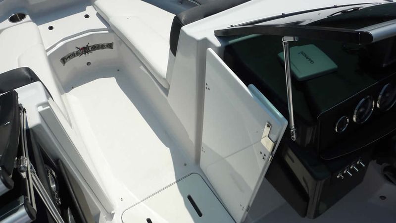 Four Winns 210 Horizon | Black Pearl