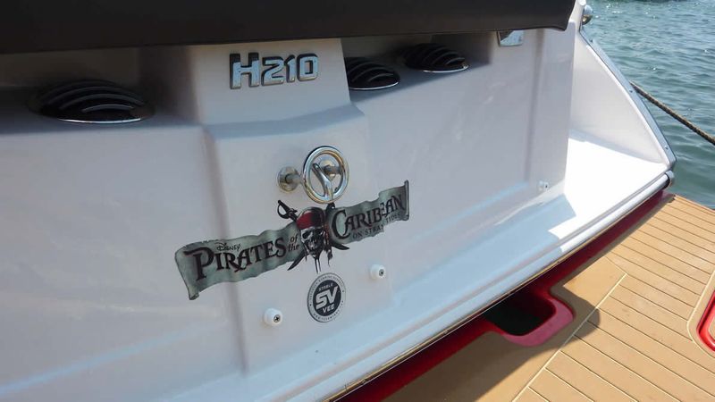 Four Winns 210 Horizon | Black Pearl