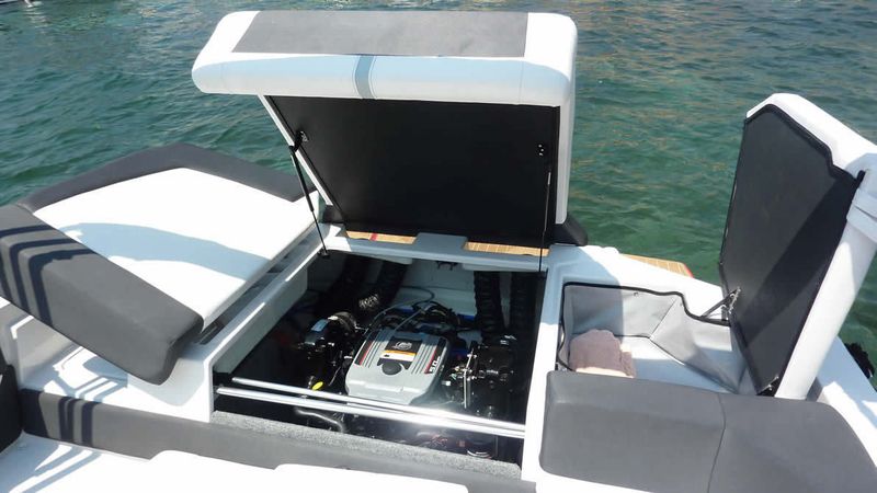 Four Winns 210 Horizon | Black Pearl