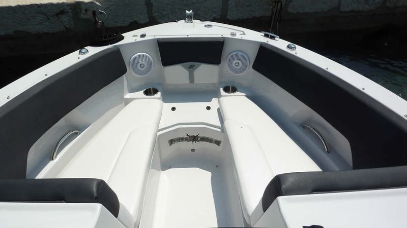 Four Winns 210 Horizon | Black Pearl