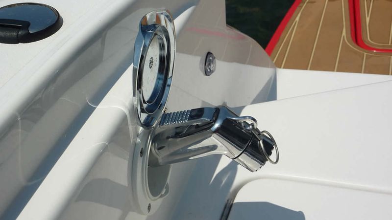 Four Winns 210 Horizon | Black Pearl