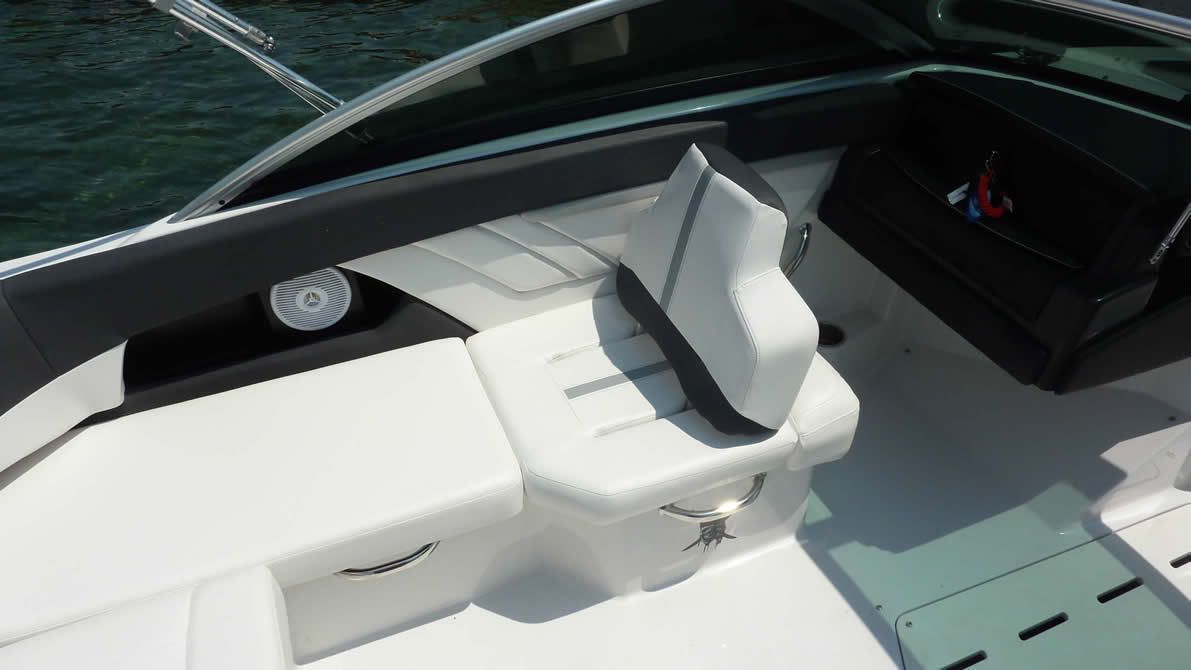 Four Winns 210 Horizon | Black Pearl