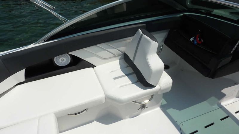 Four Winns 210 Horizon | Black Pearl