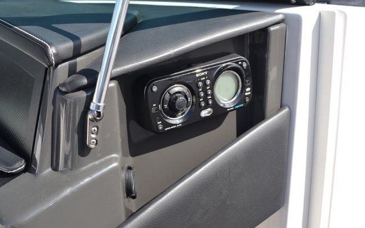 Four Winns 210 Horizon | Black Pearl