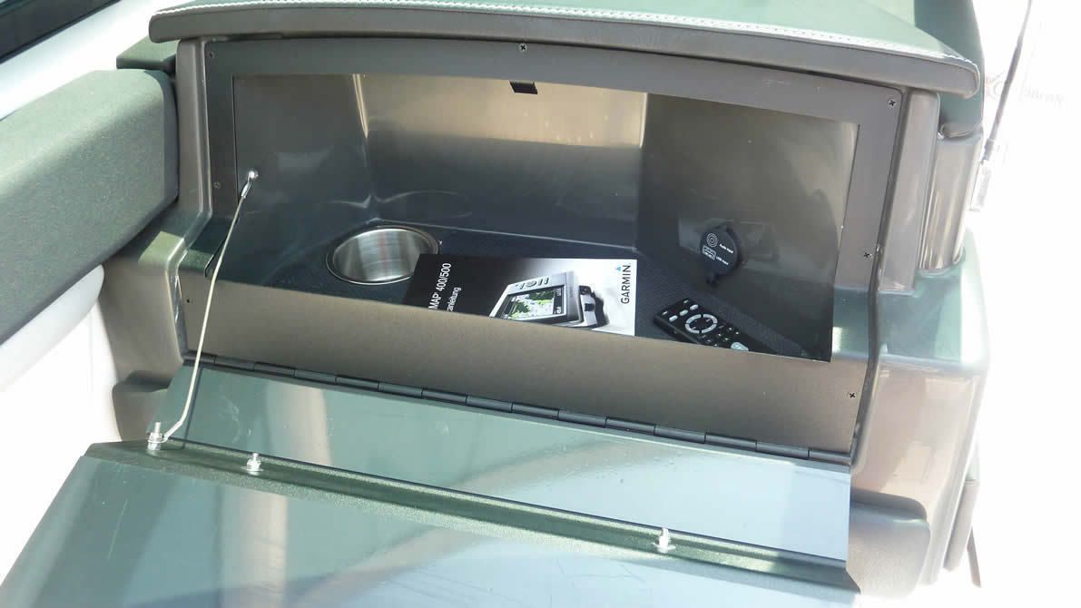 Four Winns 210 Horizon | Black Pearl