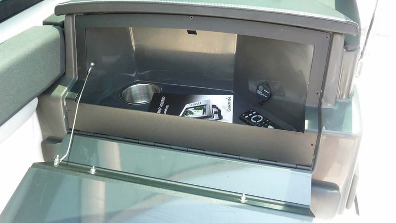 Four Winns 210 Horizon | Black Pearl