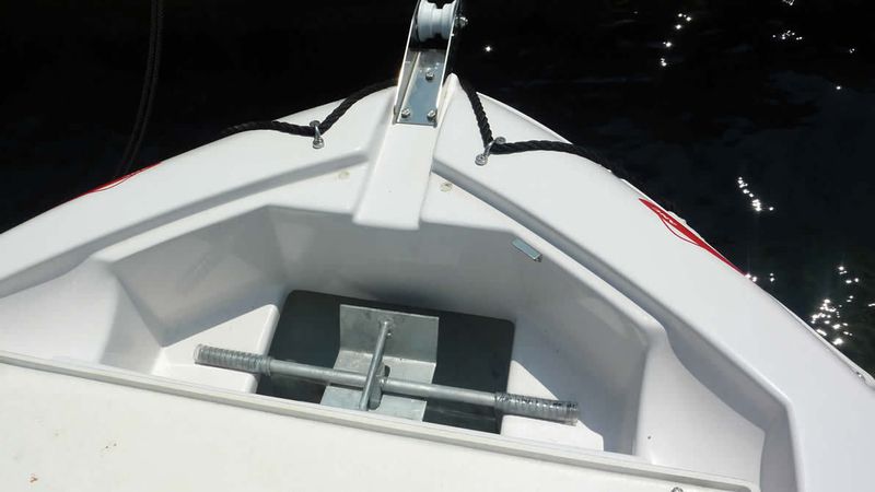 Four Winns 210 Horizon | Black Pearl