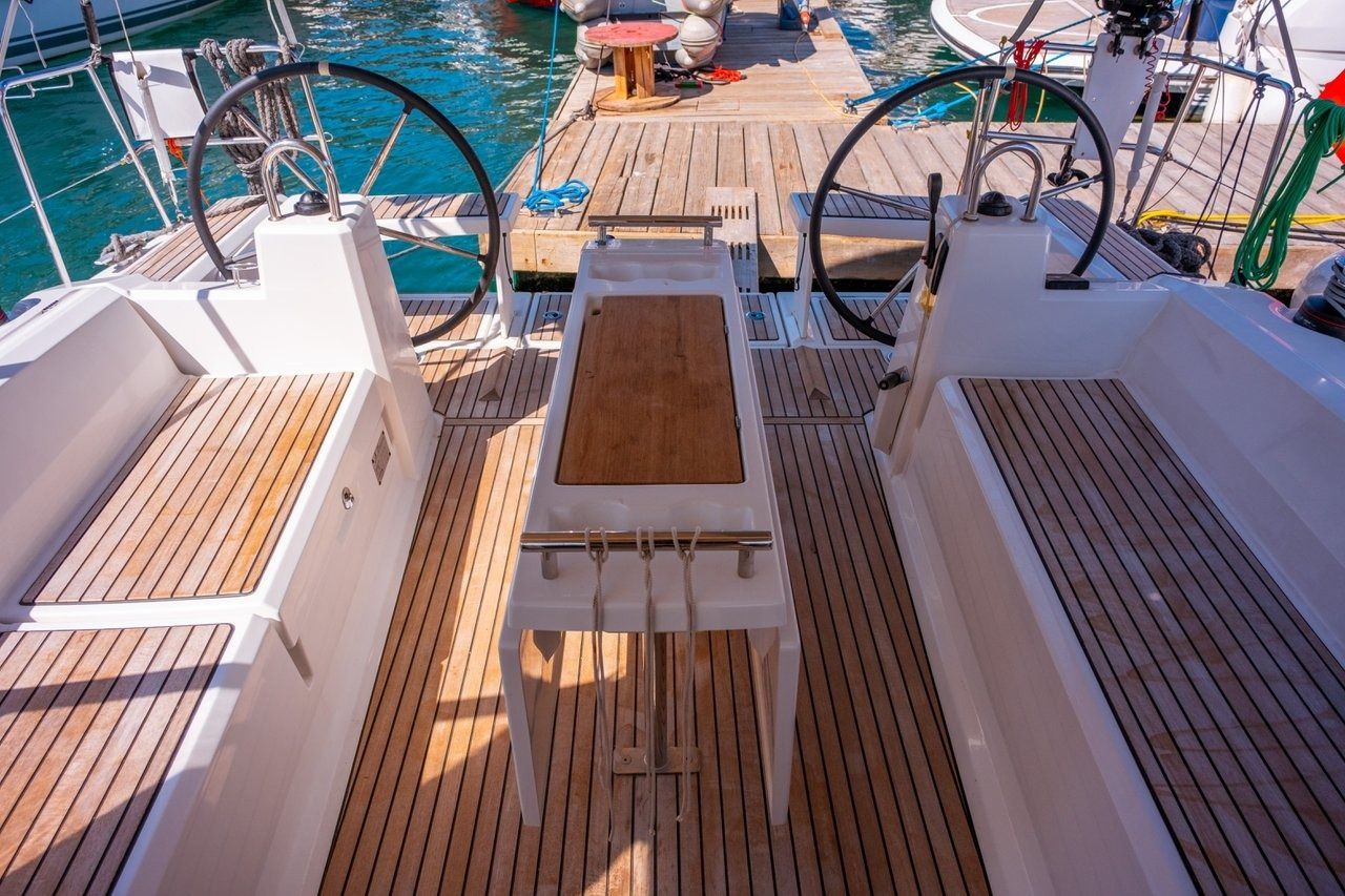 Beneteau Oceanis 38.1 | Triton 89