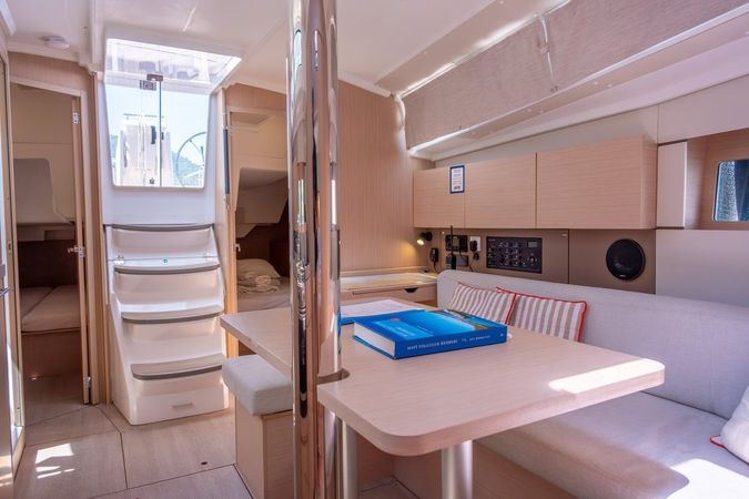 Beneteau Oceanis 38.1 | Triton 89