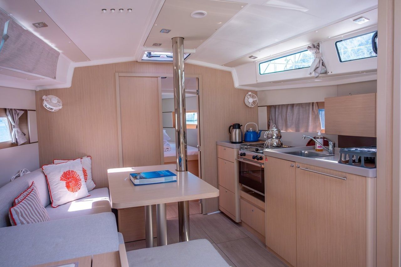 Beneteau Oceanis 38.1 | Triton 89