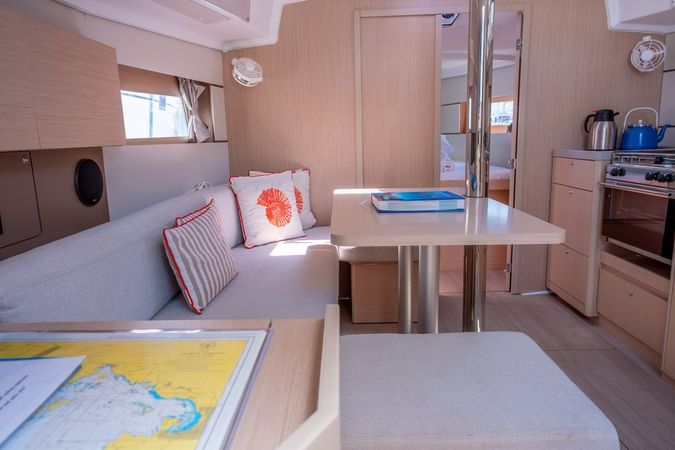 Beneteau Oceanis 38.1 | Triton 89