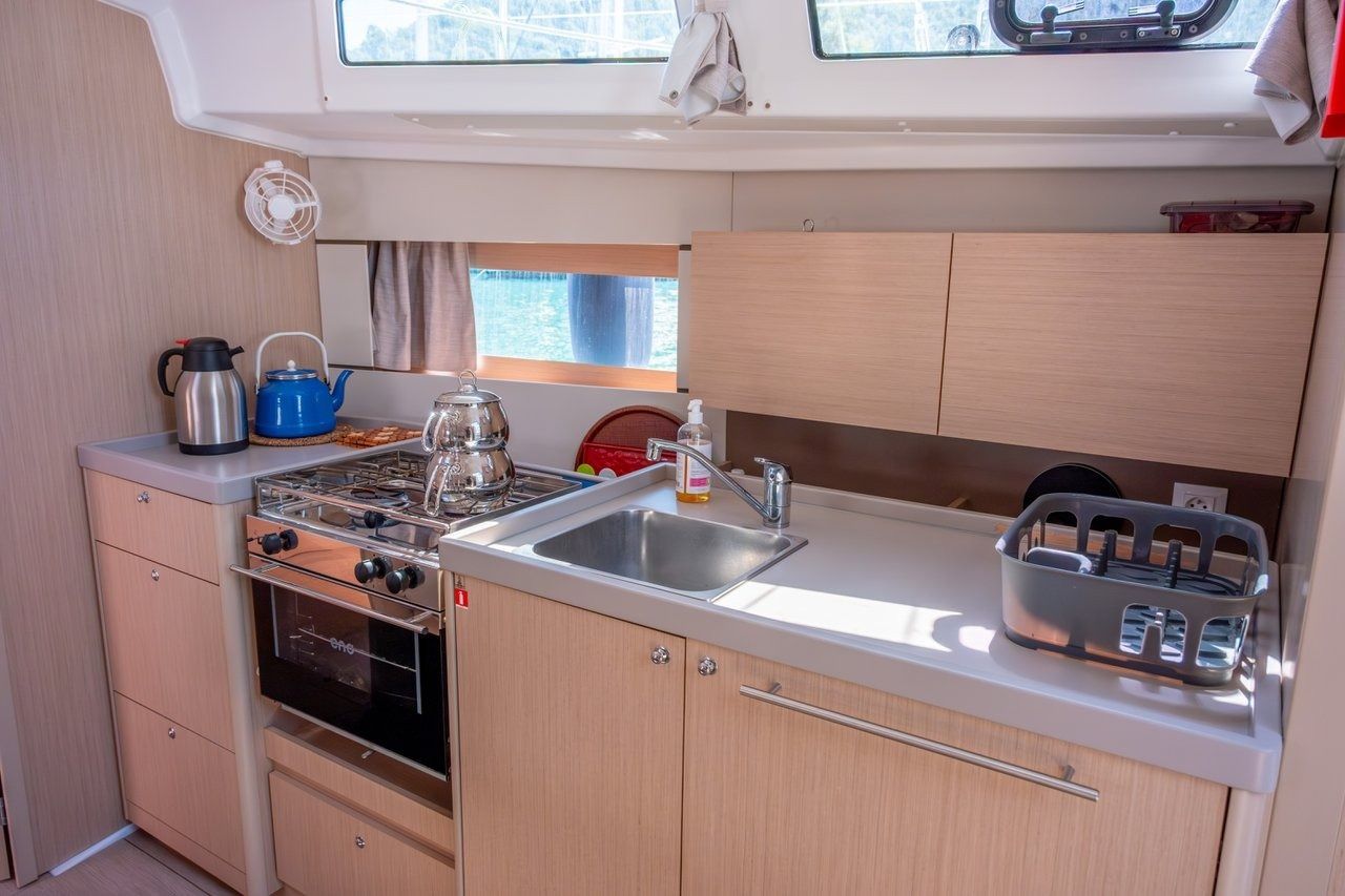 Beneteau Oceanis 38.1 | Triton 89