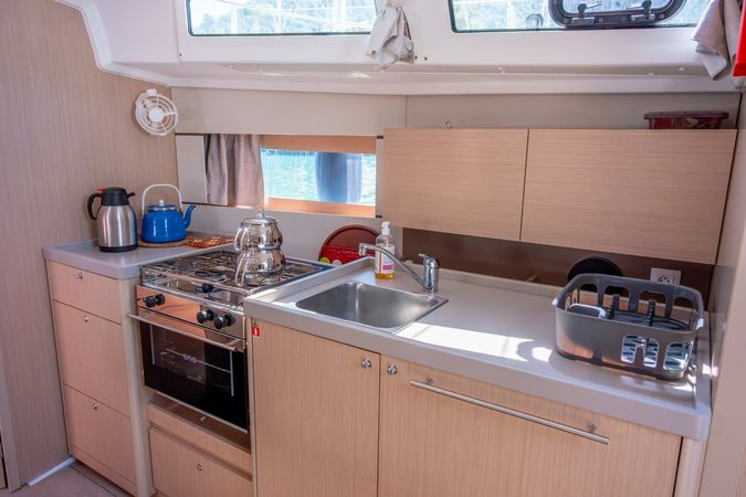 Beneteau Oceanis 38.1 | Triton 89