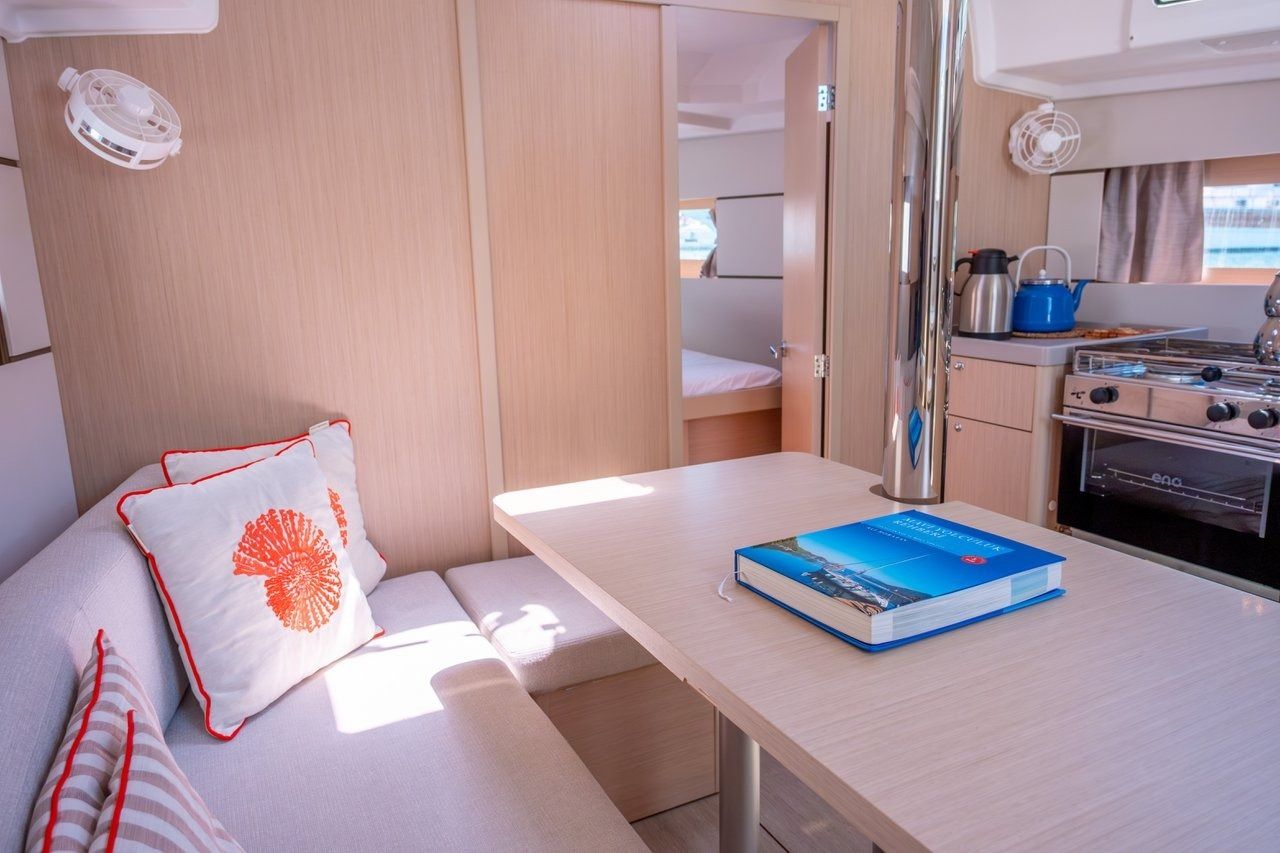 Beneteau Oceanis 38.1 | Triton 89