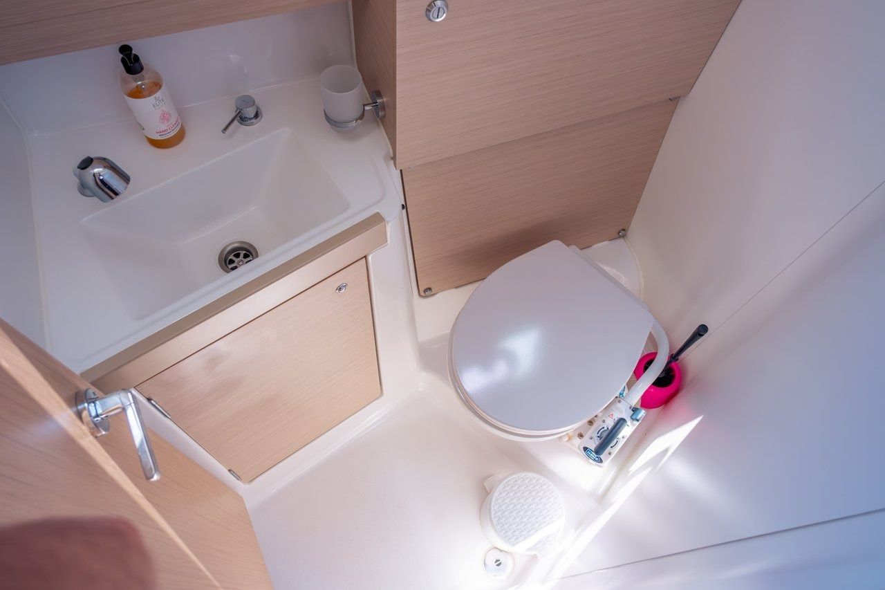 Beneteau Oceanis 38.1 | Triton 89