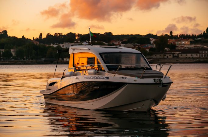 Quicksilver 755 Weekend | Shell 2