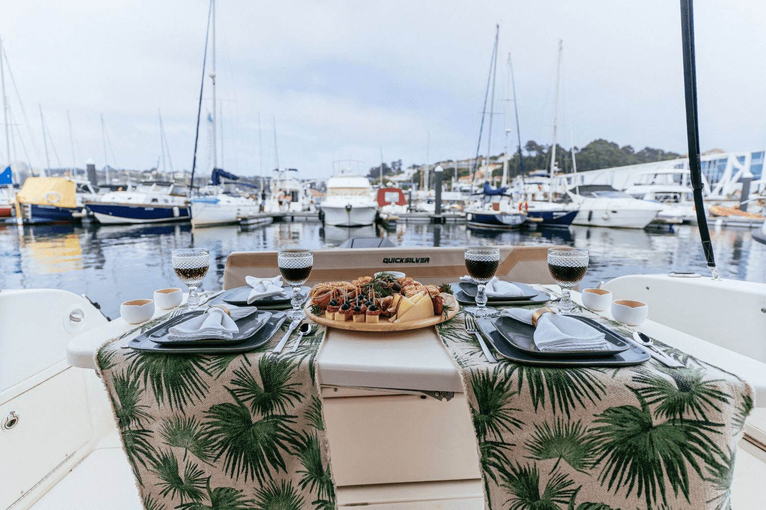 Quicksilver 755 Weekend | Shell 2