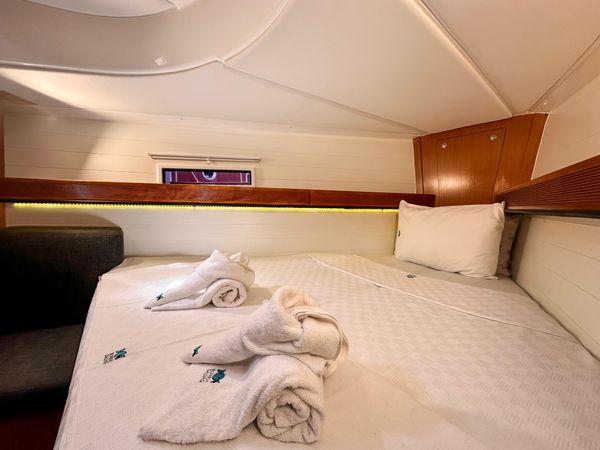 Bavaria Cruiser 40 | Spark 1