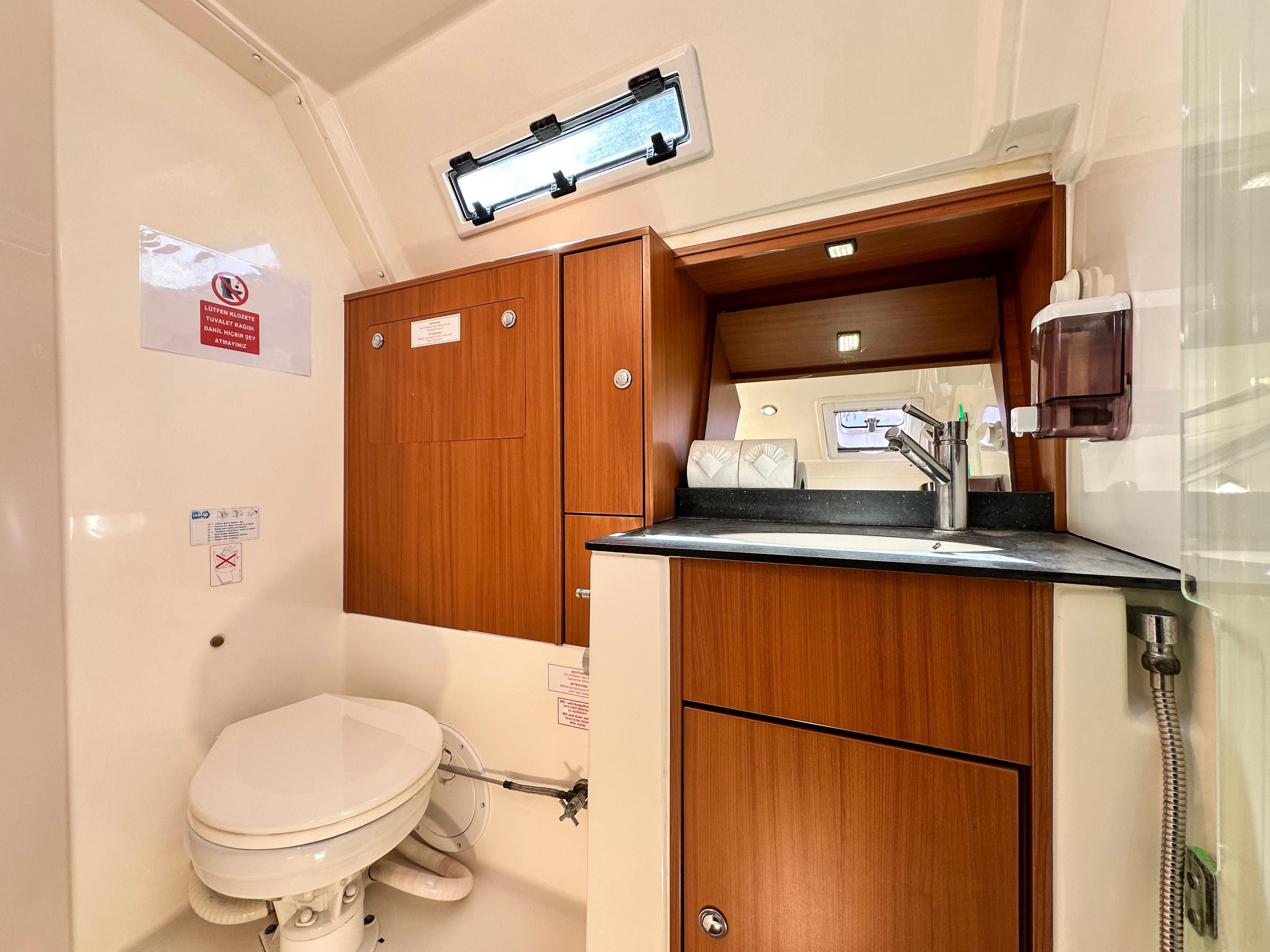 Bavaria Cruiser 40 | Spark 1