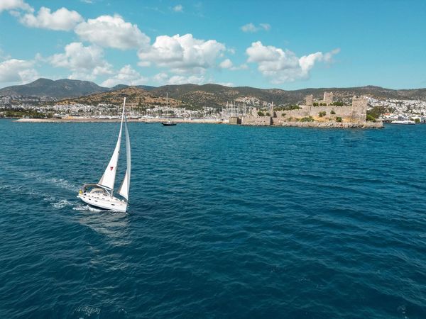 Bavaria Cruiser 40 | Spark 1