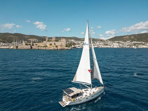 Bavaria Cruiser 40 | Spark 1