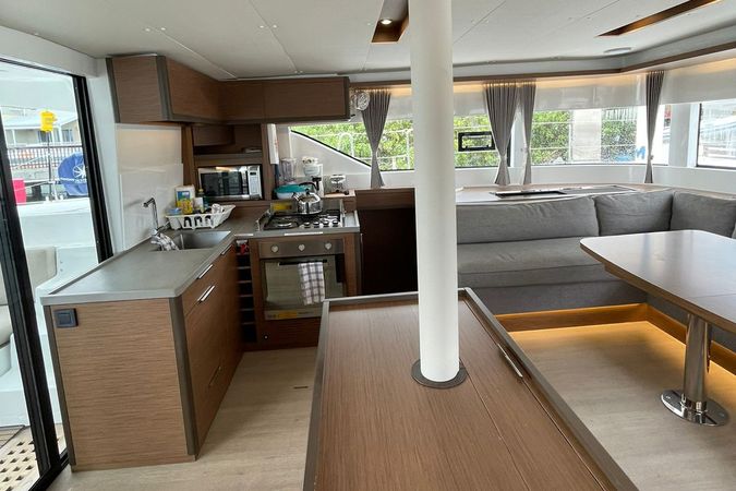 Lagoon 50 | Bottoms Up