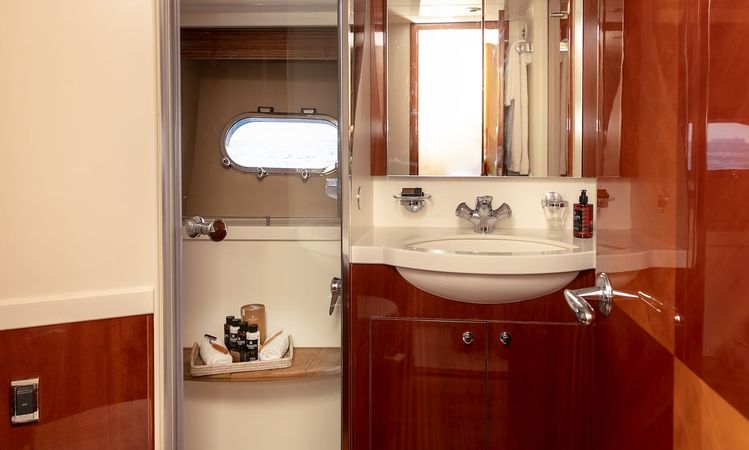 Princess 72 F | Azure