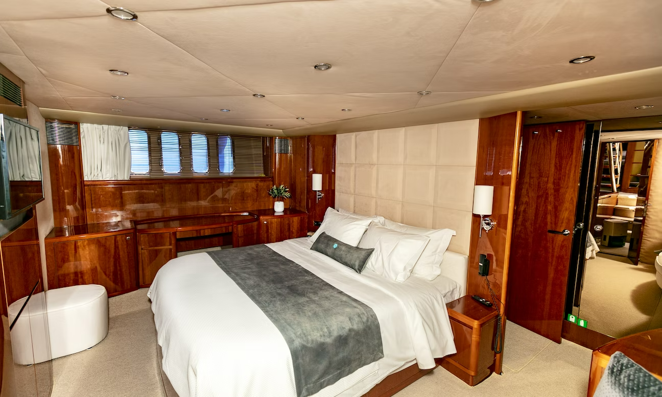 Princess 72 F | Azure