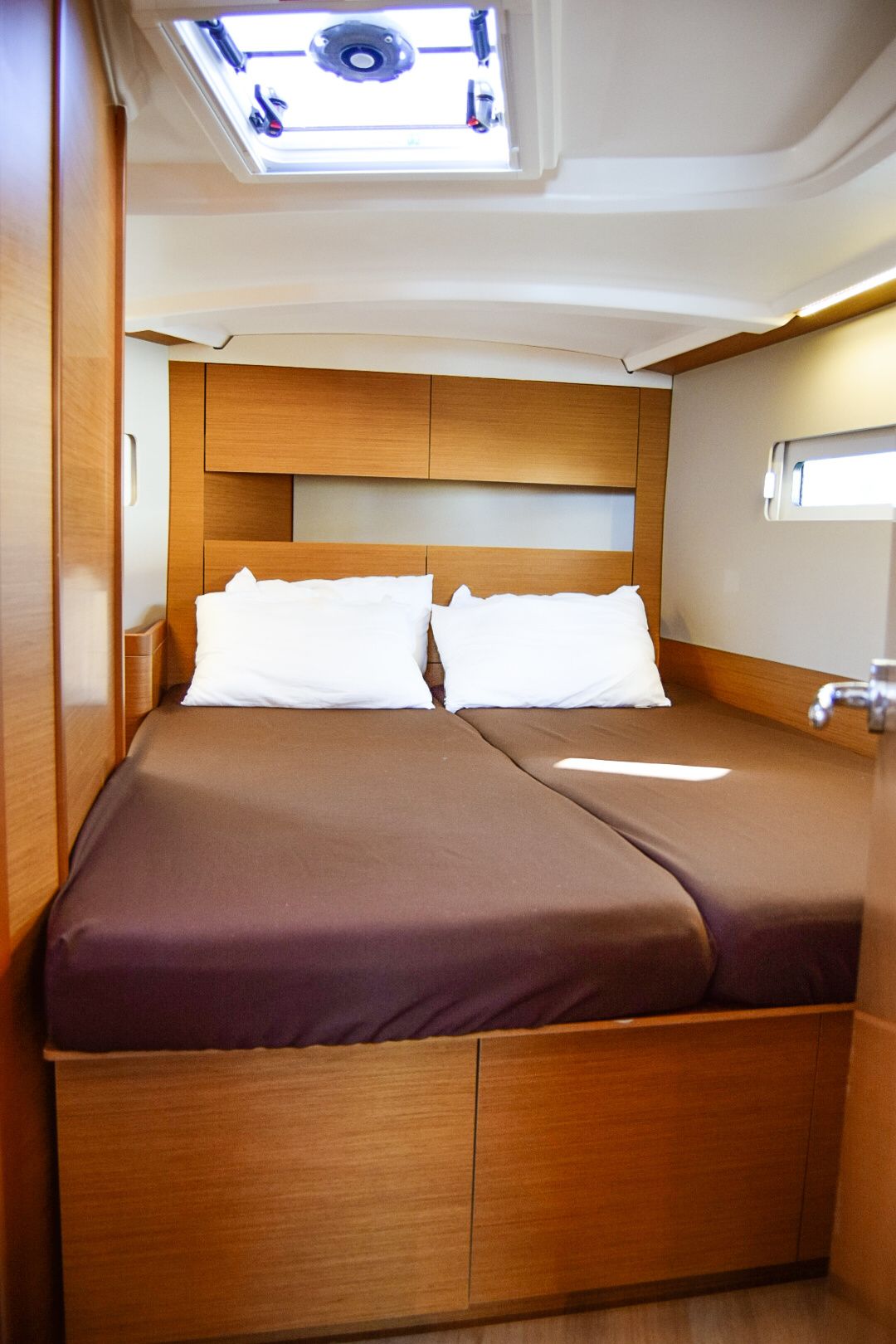 Jeanneau Sun Odyssey 410 | Aegeas