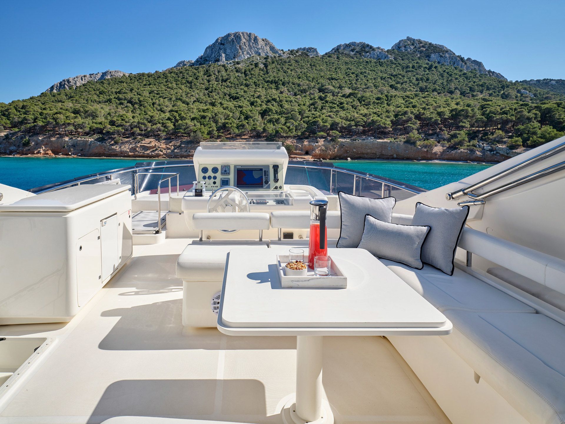 Ferretti 75 | Golden Yacht