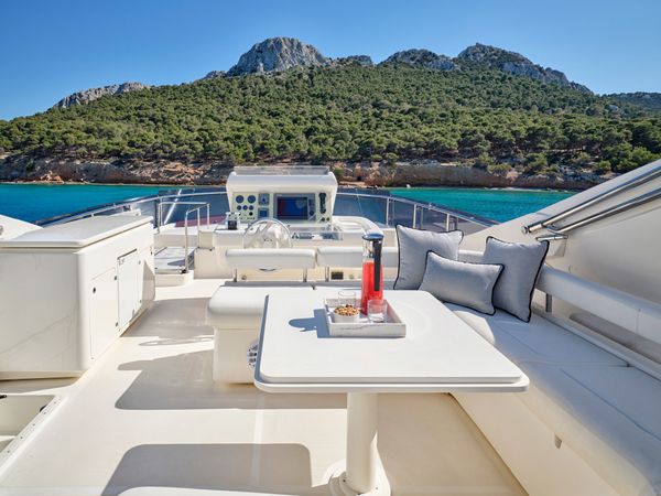 Ferretti 75 | Golden Yacht