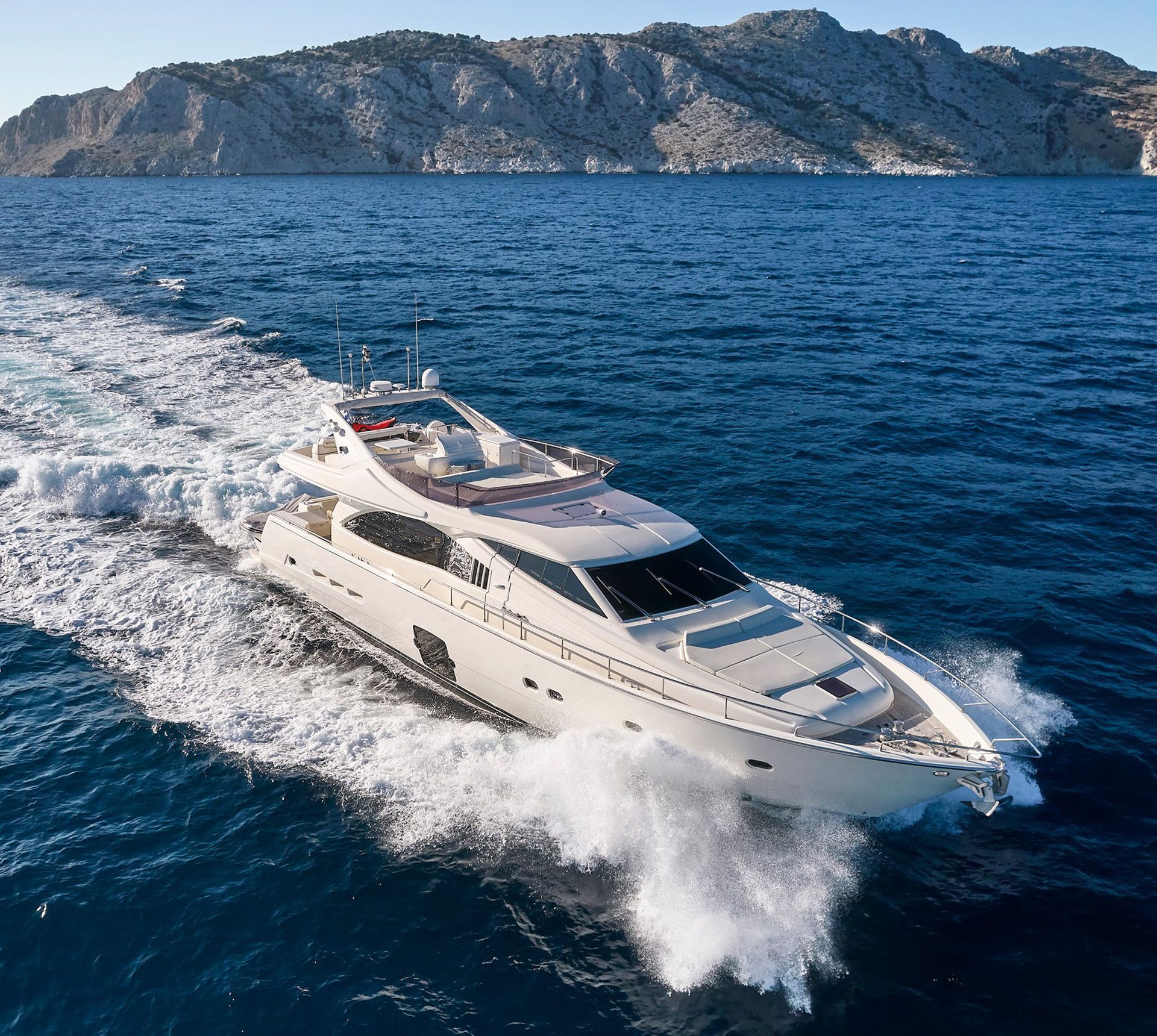 Ferretti 75 | Golden Yacht